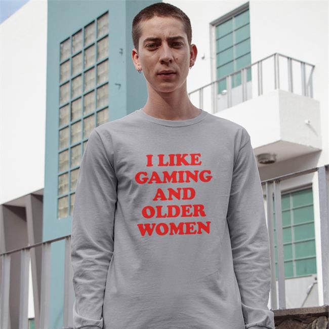 I Like Gaming And Older Women Funny T Shirt