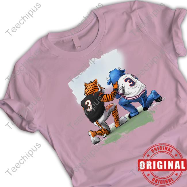 Dey Pray Together - Kevin Necessary Tees