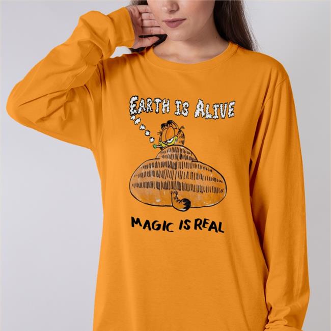Dakota Of Earth Garfield Cat Earth Is Alive Magic Is Real Long Sleeve Tee